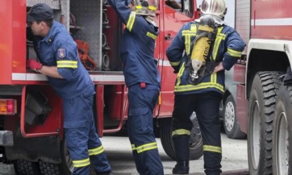 Αθήνα: Τρία άτομα έπεσαν σε φρεάτιο οικοδομής - Κινητοποίηση πυροσβεστικής
